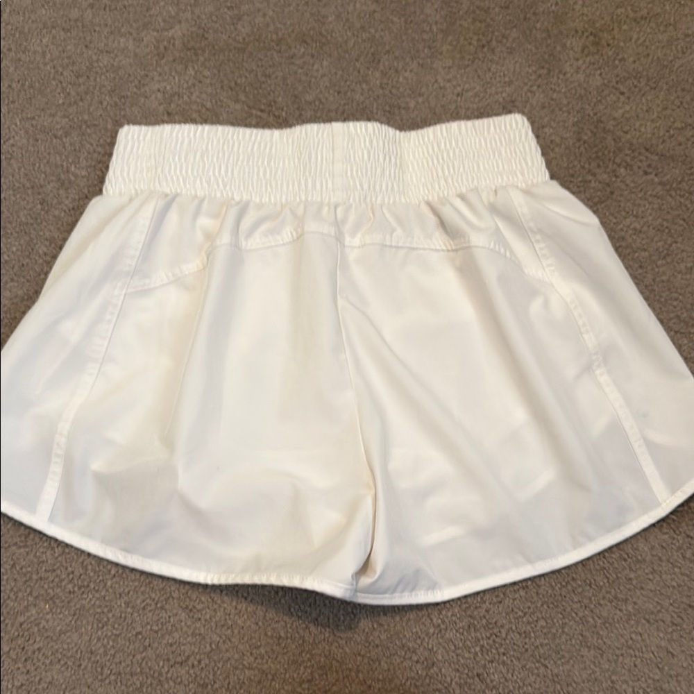White Athletic Shorts with Elastic Waistband and Double-Layer Design - Picture 2 of 4